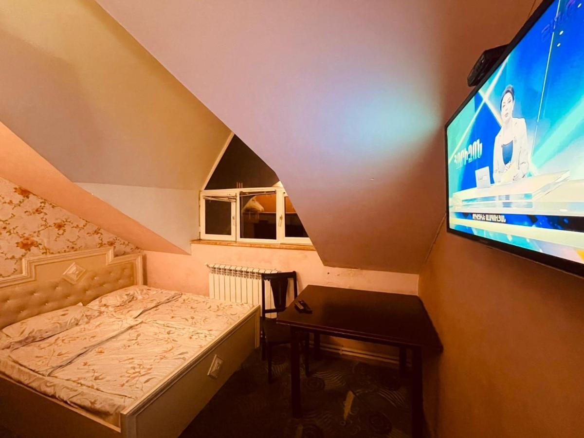 Crystal Villa Hotel Yerevan Ngoại thất bức ảnh